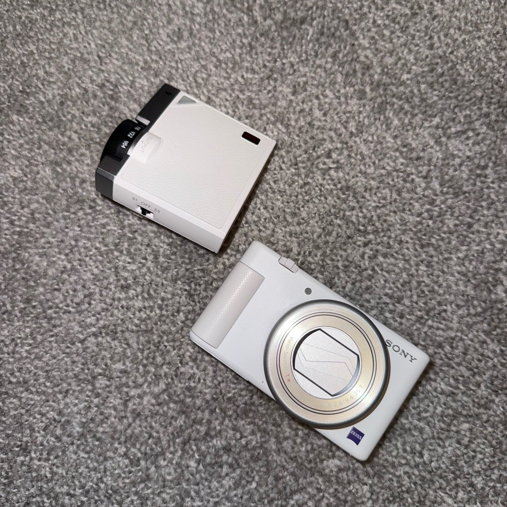 Sony White ZV-1 Camera with Detachable Flash